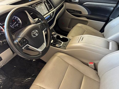 Used 2018 Toyota Highlander Limited FWD image 10