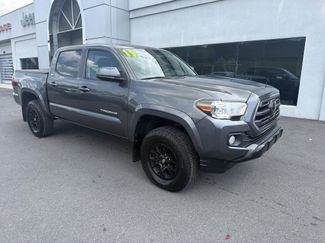 Used 2019 Toyota Tacoma SR5 AWD/4WD video 1