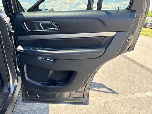 Used 2018 Ford Explorer XLT w/ Equipment Group 201A AWD/4WD image 14