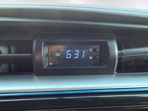 Used 2014 Toyota Corolla LE image 29