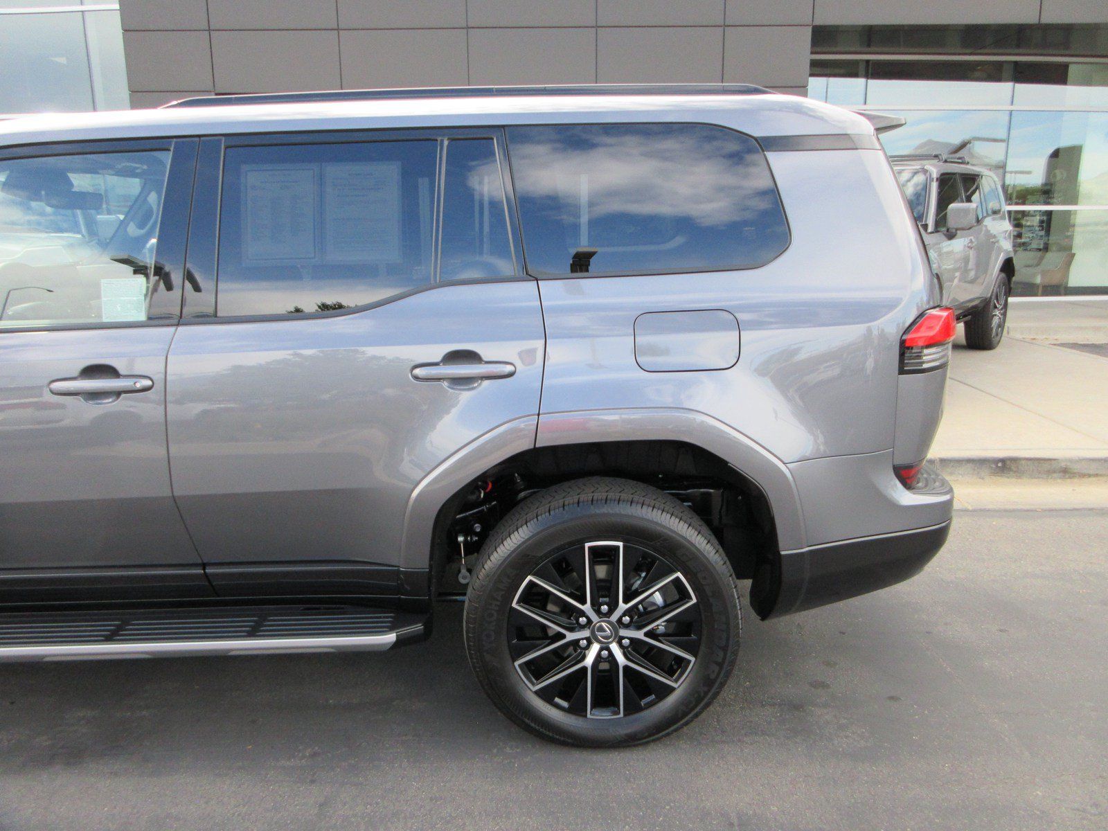 Used 2026 Lexus GX 550 w/ Cold Area Package AWD/4WD image 4