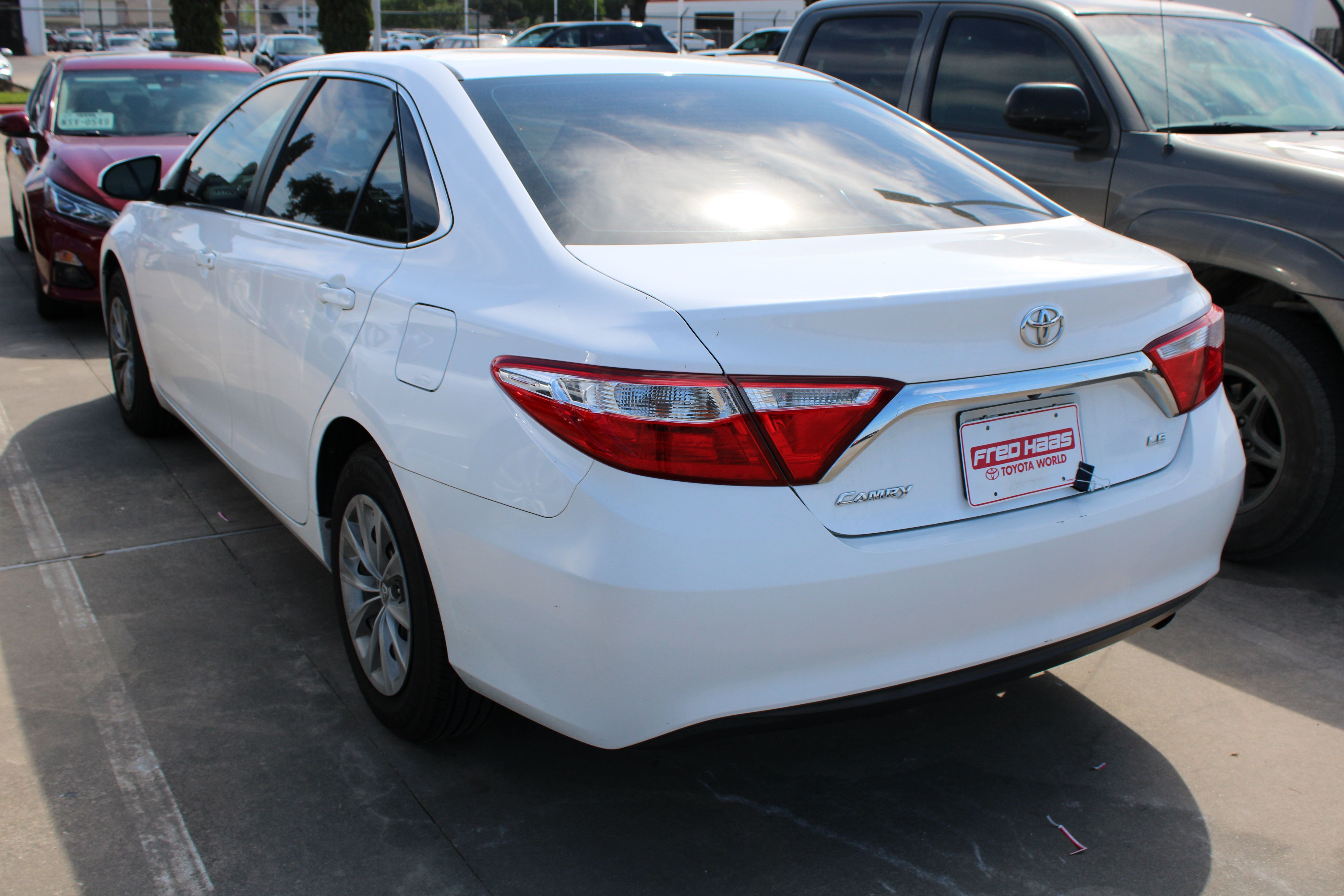Used 2017 Toyota Camry LE FWD image 6