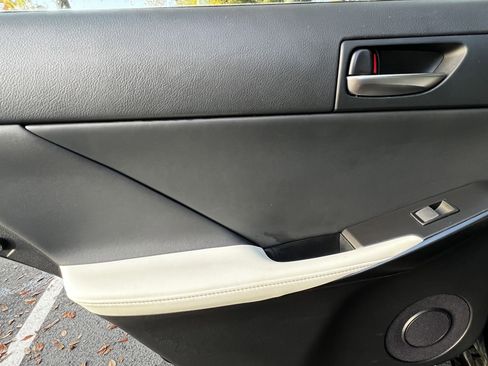 Certified 2025 Lexus IS 350 F Sport image 30