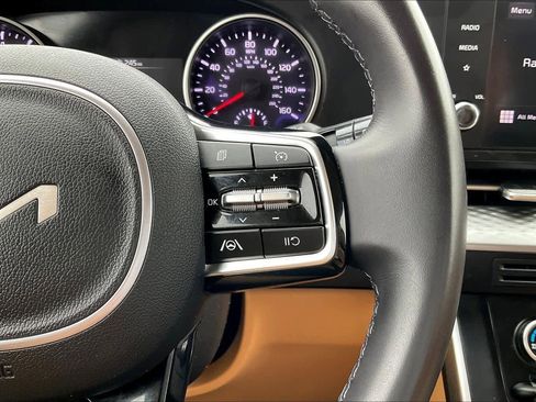 Certified 2024 Kia Carnival LX image 24