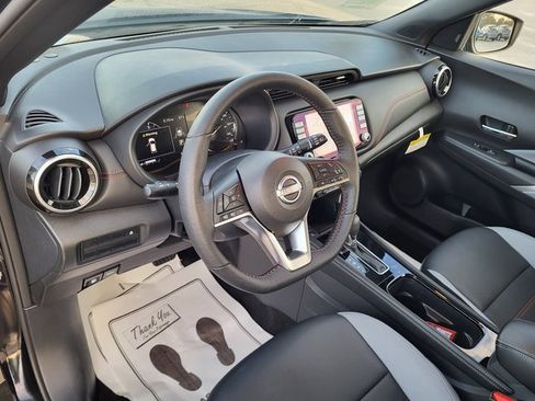 Used 2024 Nissan Kicks SR w/ SR Premium Package image 10