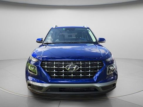 Used 2023 Hyundai Venue Limited FWD image 3