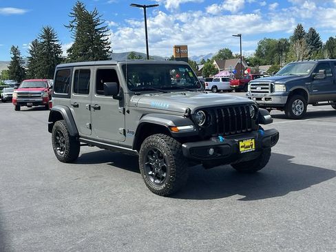Used 2023 Jeep Wrangler Unlimited w/ Cold Weather Group AWD/4WD image 3
