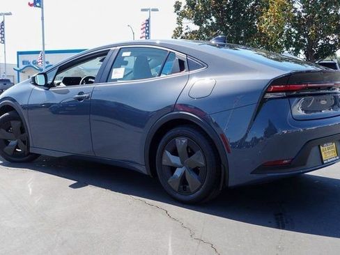 New 2026 Toyota Prius LE FWD image 2