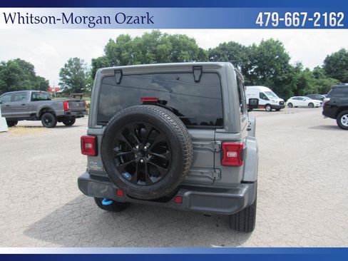 Used 2022 Jeep Wrangler Unlimited Sahara w/ Cold Weather Group AWD/4WD image 12