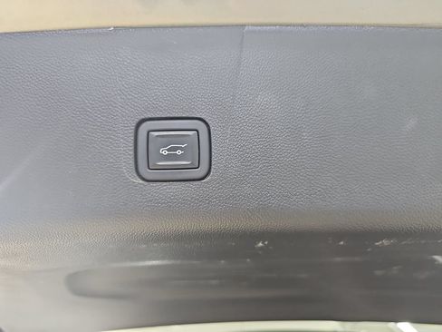 Used 2023 Chevrolet Traverse LT w/ LT Premium Package AWD/4WD image 18