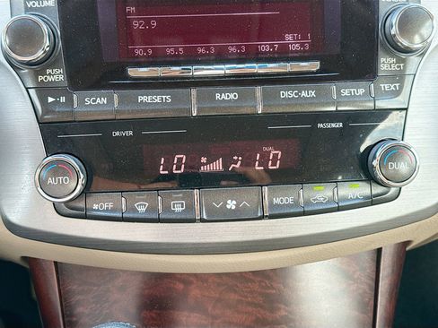 Used 2011 Toyota Avalon Limited image 17