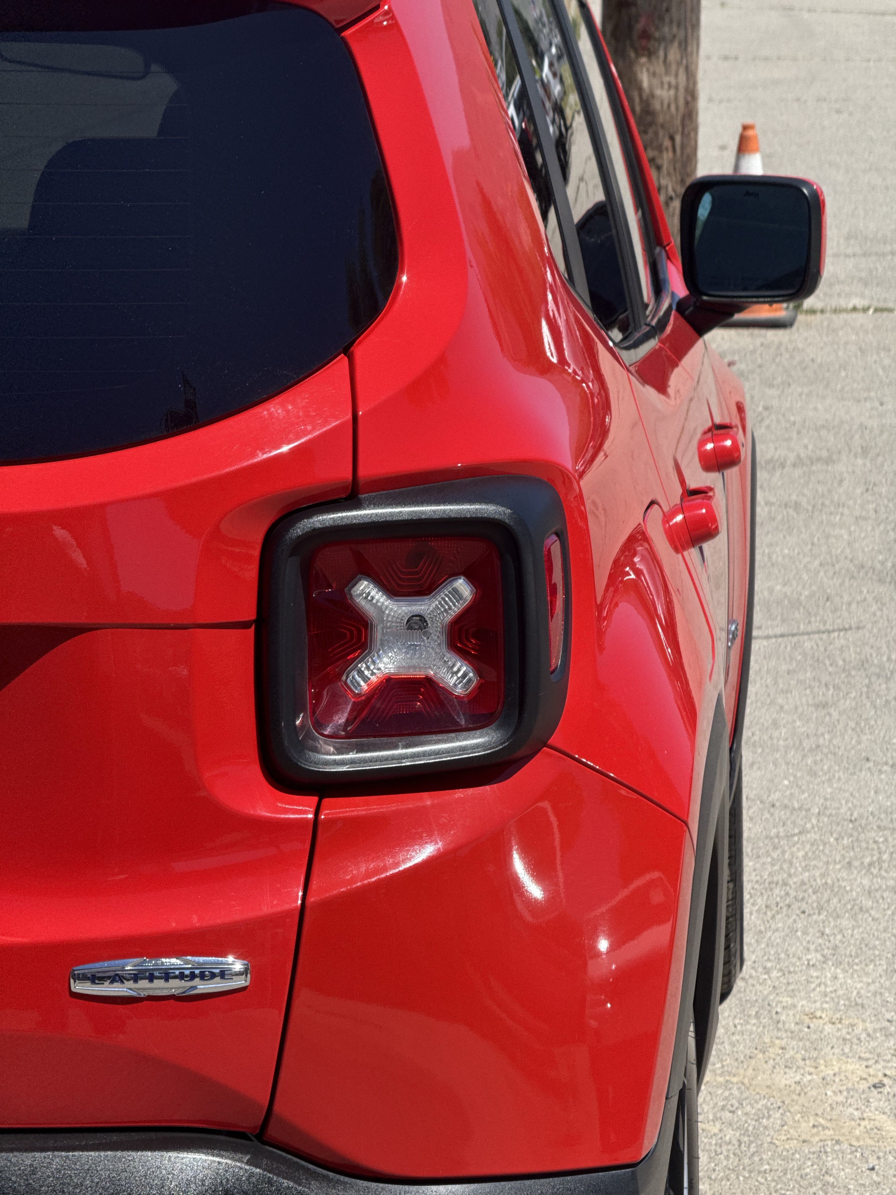 Used 2021 Jeep Renegade Latitude AWD/4WD image 19
