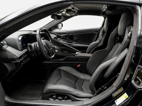 Used 2025 Chevrolet Corvette Z06 w/ Z07 Performance Package RWD image 8