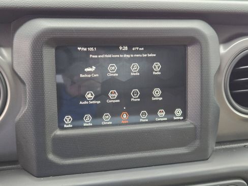 Used 2022 Jeep Gladiator Sport AWD/4WD image 7