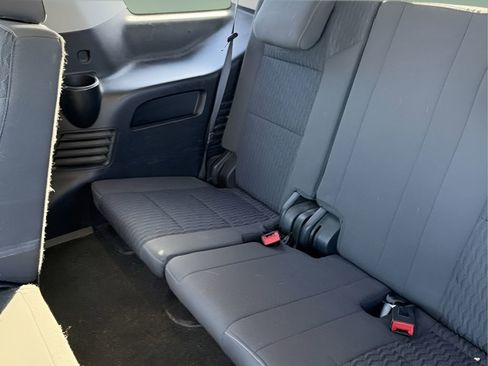 Used 2018 GMC Yukon SLE image 27