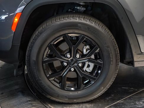 Used 2025 Jeep Grand Cherokee Altitude AWD/4WD image 11