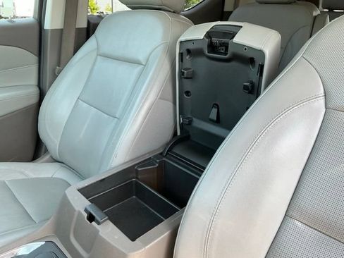 Used 2021 Chevrolet Traverse Premier FWD image 31