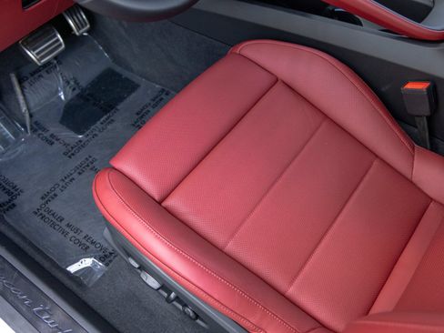 New 2025 Porsche Macan Turbo Electric AWD/4WD image 29