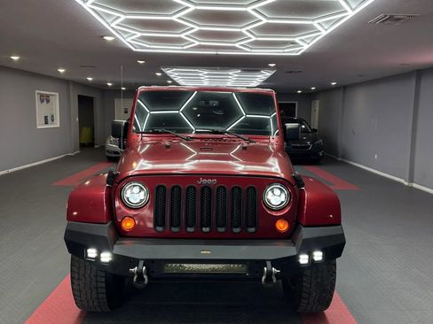 Used 2012 Jeep Wrangler Unlimited Sahara w/ Connectivity Group AWD/4WD image 7