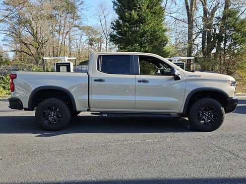 Used 2023 Chevrolet Silverado 1500 ZR2 w/ Technology Package image 15