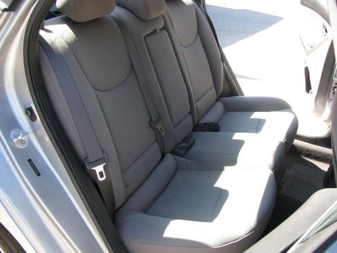 Used 2015 Hyundai Elantra SE FWD image 15
