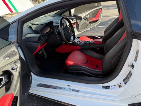 Used 2021 Lamborghini Huracan EVO RWD image 21