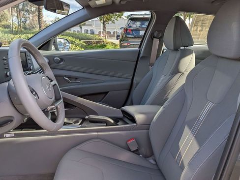 Used 2025 Hyundai Elantra Sport image 16