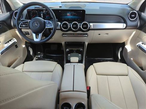 Used 2021 Mercedes-Benz GLB 250 4MATIC image 17