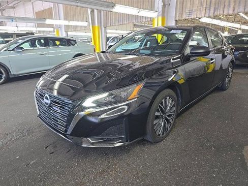 Used 2025 Nissan Altima 2.5 SV FWD image 9