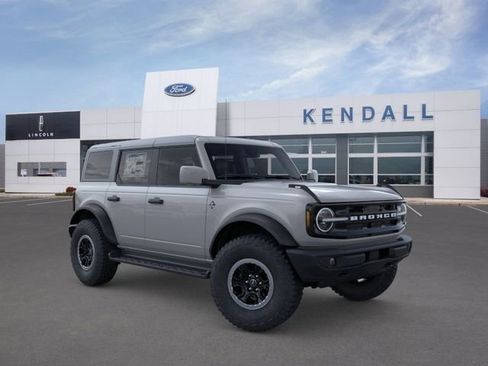 New 2026 Ford Bronco Outer Banks w/ Sasquatch Package AWD/4WD image 7