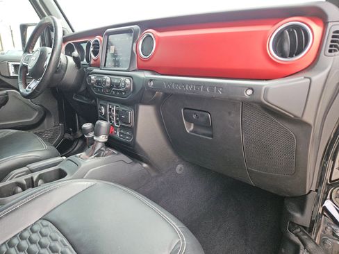 Used 2018 Jeep Wrangler Unlimited Rubicon AWD/4WD image 28