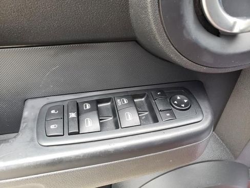 Used 2011 Dodge Nitro Heat AWD/4WD image 22
