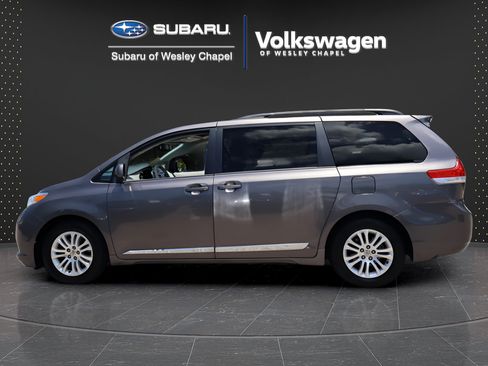 Used 2014 Toyota Sienna XLE FWD image 4
