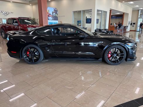 Used 2020 Ford Mustang Shelby GT500 w/ Technology Package RWD image 7