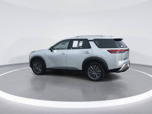 Used 2024 Nissan Pathfinder SL w/ SL Premium Package AWD/4WD image 6
