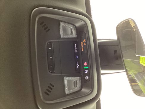 Used 2022 Chevrolet Traverse LT image 22