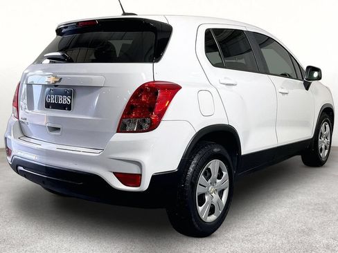 Used 2017 Chevrolet Trax LS FWD image 4