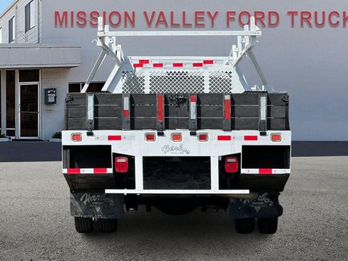 Used 2016 Ford F550 Contractor Body image 5