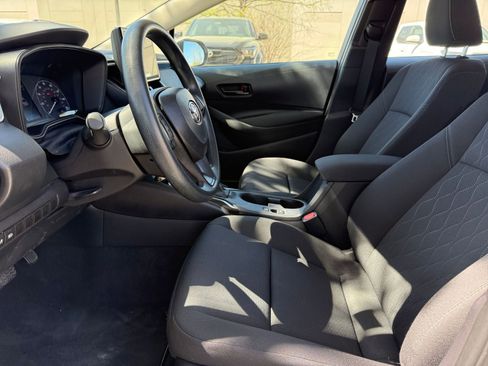 Used 2025 Toyota Corolla LE image 27