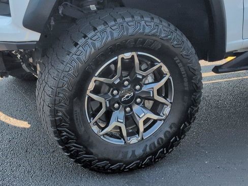 Used 2024 Chevrolet Colorado ZR2 w/ ZR2 Convenience Package III AWD/4WD image 13