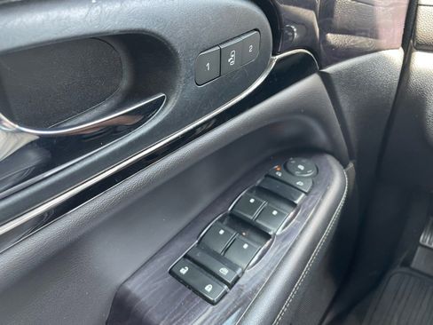Used 2017 Buick Enclave Leather FWD image 11