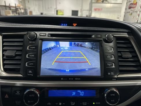 Used 2016 Toyota Highlander Limited image 28