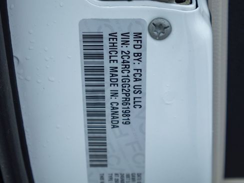 Used 2023 Chrysler Pacifica Limited FWD image 11