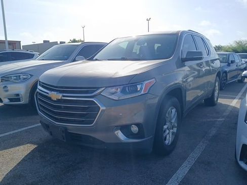 Used 2019 Chevrolet Traverse LT FWD image 3