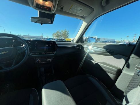 Used 2025 Chevrolet TrailBlazer LT image 35