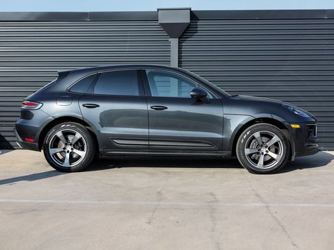 Certified 2026 Porsche Macan AWD/4WD image 8