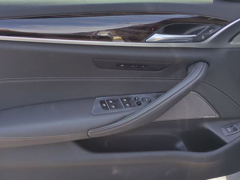 Used 2019 BMW 530i w/ M Sport Package image 14