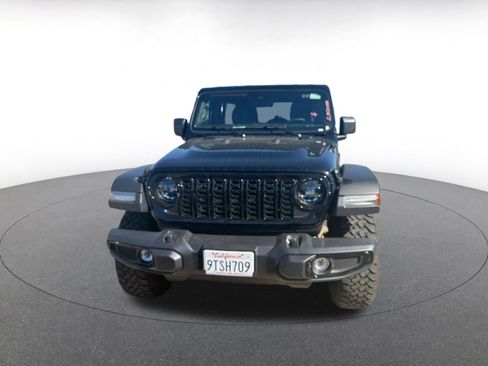 Used 2025 Jeep Wrangler Willys image 2