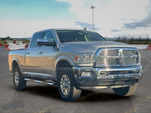 Used 2017 RAM 2500 Laramie w/ Convenience Group AWD/4WD image 2