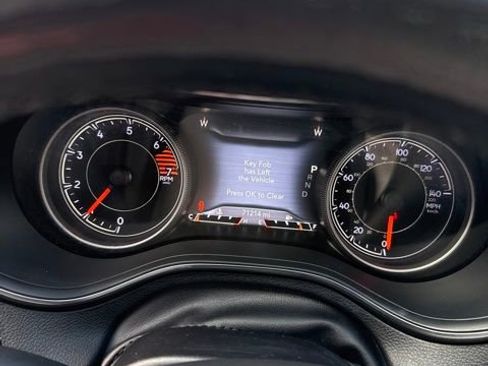 Used 2019 Jeep Cherokee Limited image 10